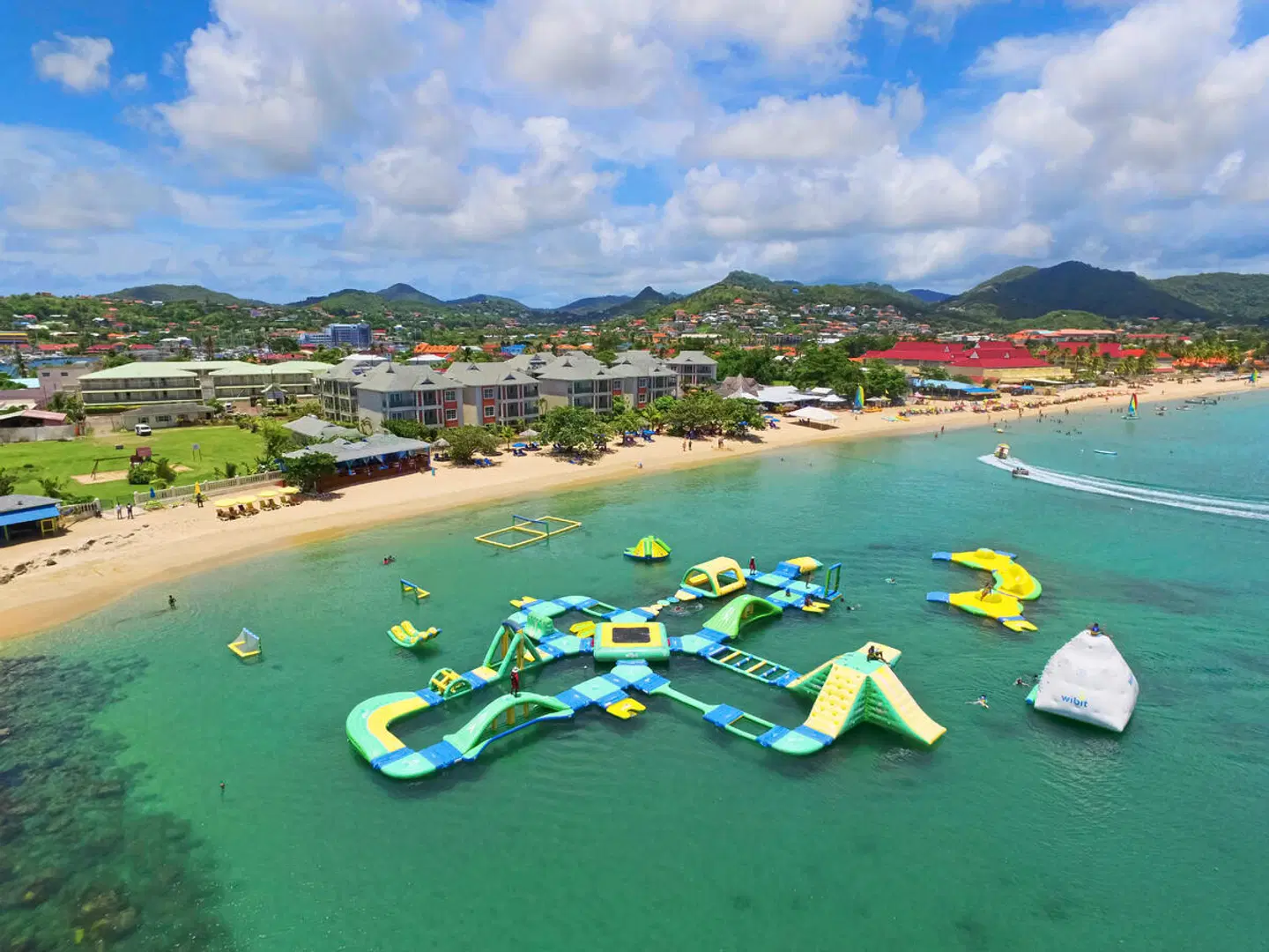 Bay Gardens Beach Resort & Spa Strand