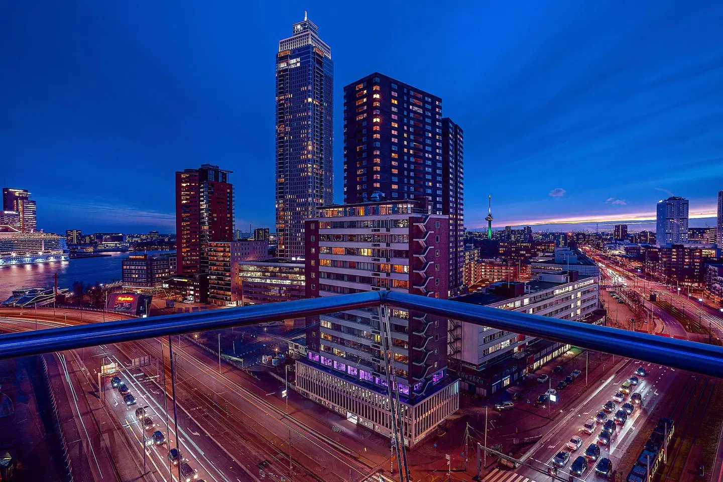 DoubleTree by Hilton Rotterdam Centre EXTERIOR