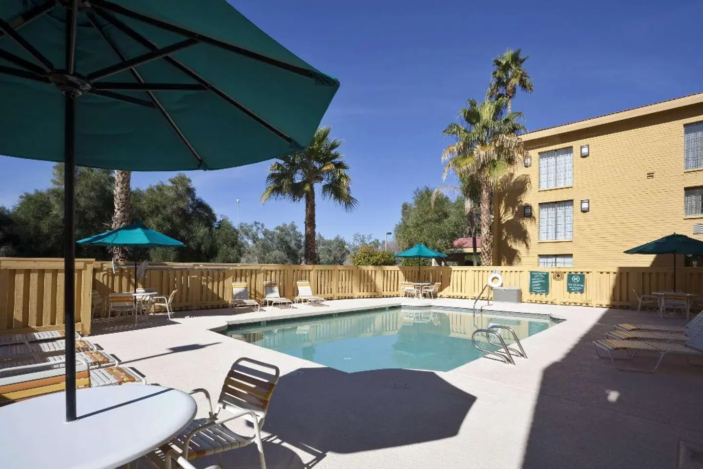 La Quinta Inn Phoenix Sky Harbor Airport OUTDOOR_POOL