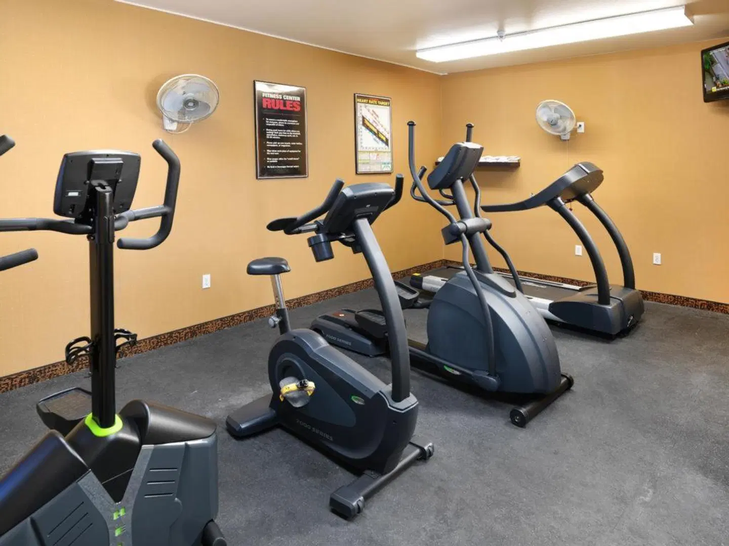 Crystal Inn Hotel & Suites - West Valley City SPORTS_AND_LEISURE
