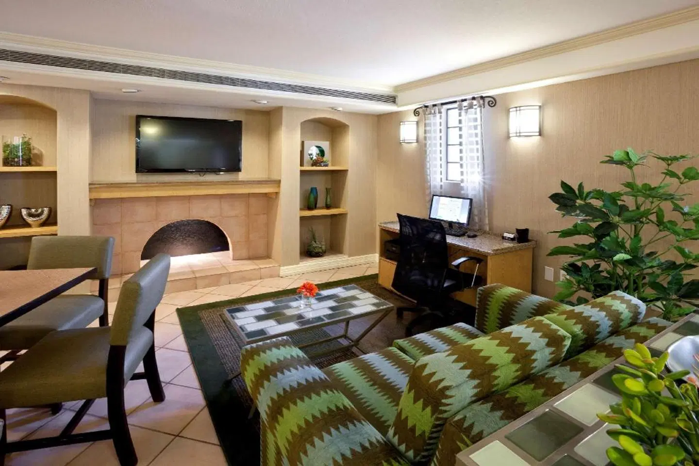 La Quinta Inn Phoenix Sky Harbor Airport ROOM_EXAMPLE