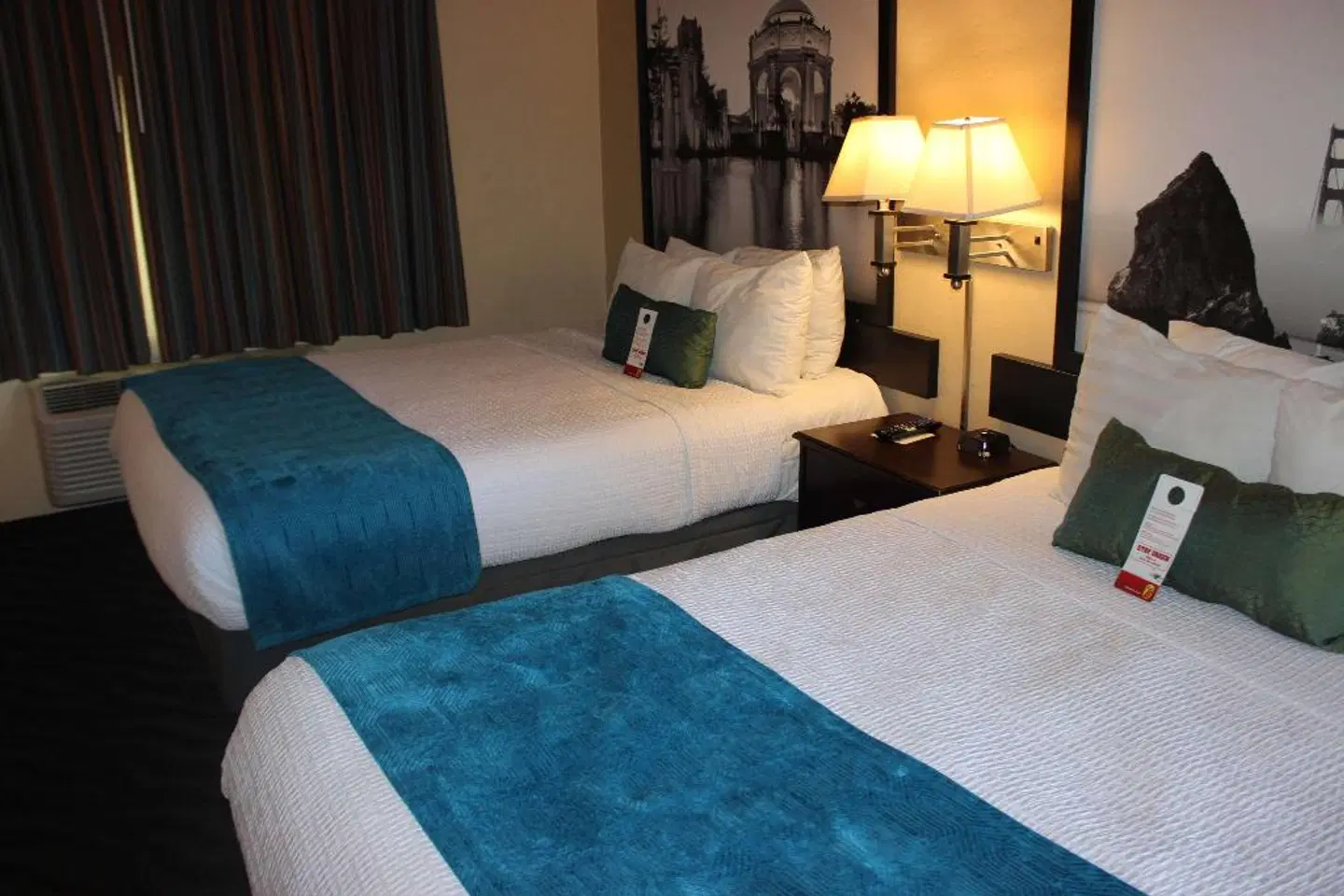 Super 8 by Wyndham Berkeley ROOM_EXAMPLE