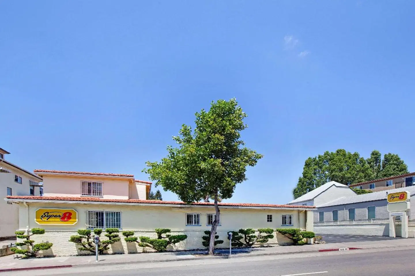Super 8 by Wyndham Berkeley EXTERIOR