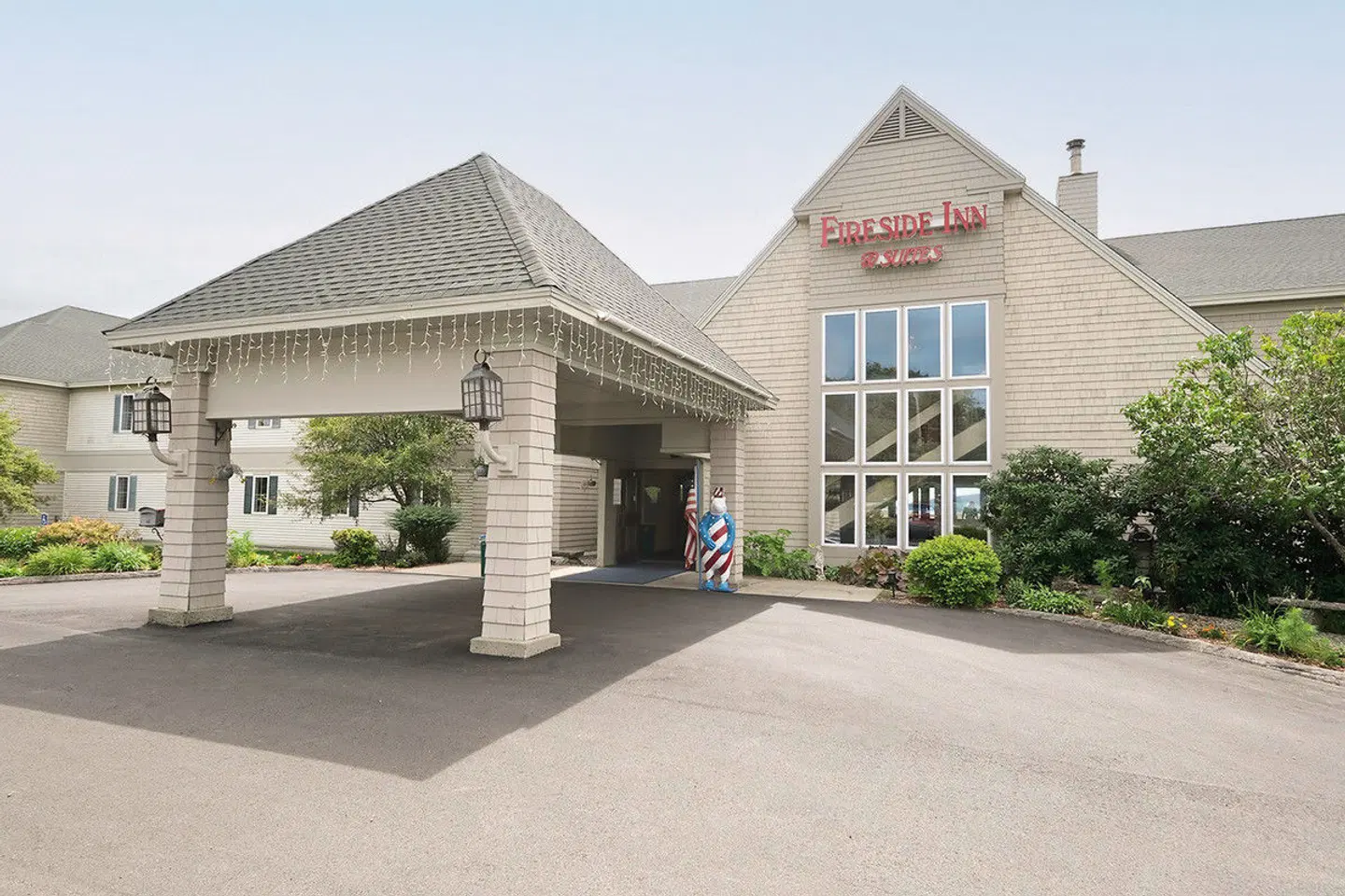 Fireside Inn & Suites Belfast EXTERIOR