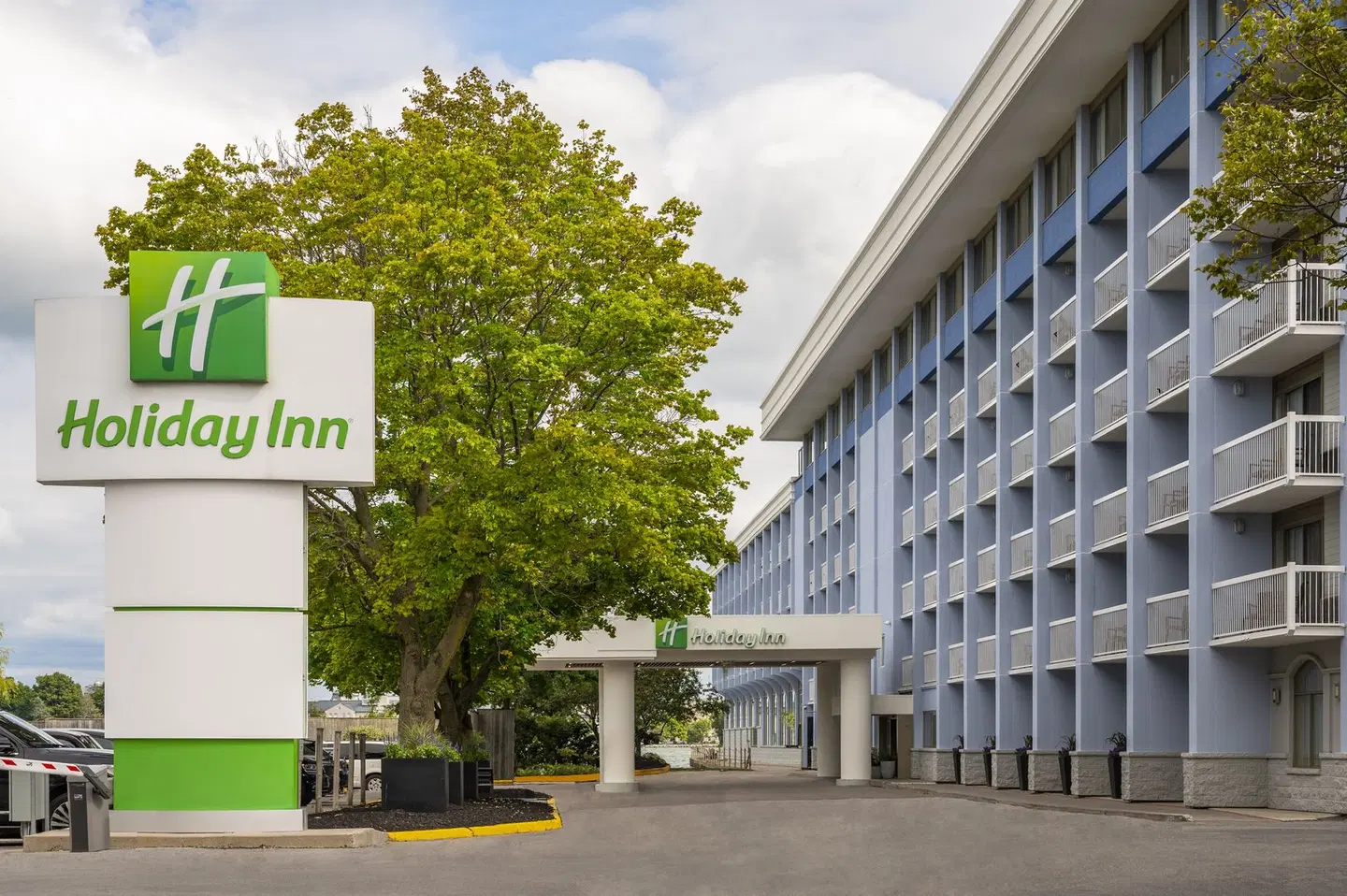 Holiday Inn Kingston - Waterfront EXTERIOR