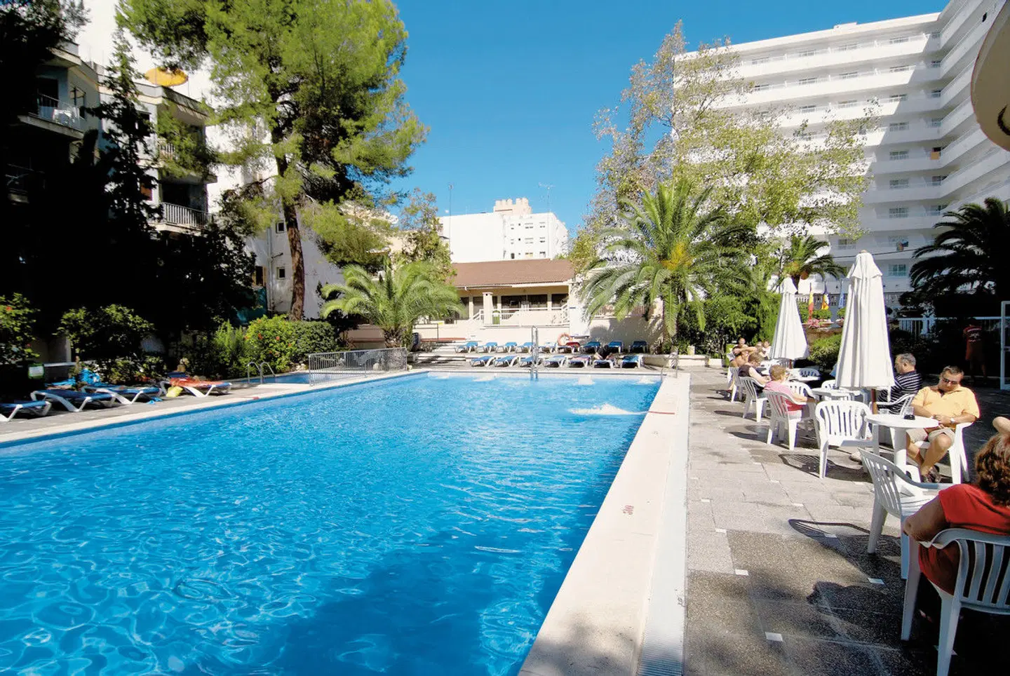 Tal Affiliated by FERGUS OUTDOOR_POOL