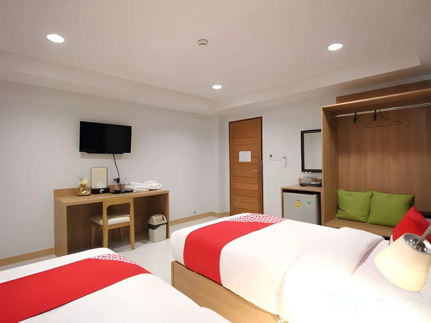 OYO 483 Pannee Hotel Khaosan ROOM_EXAMPLE