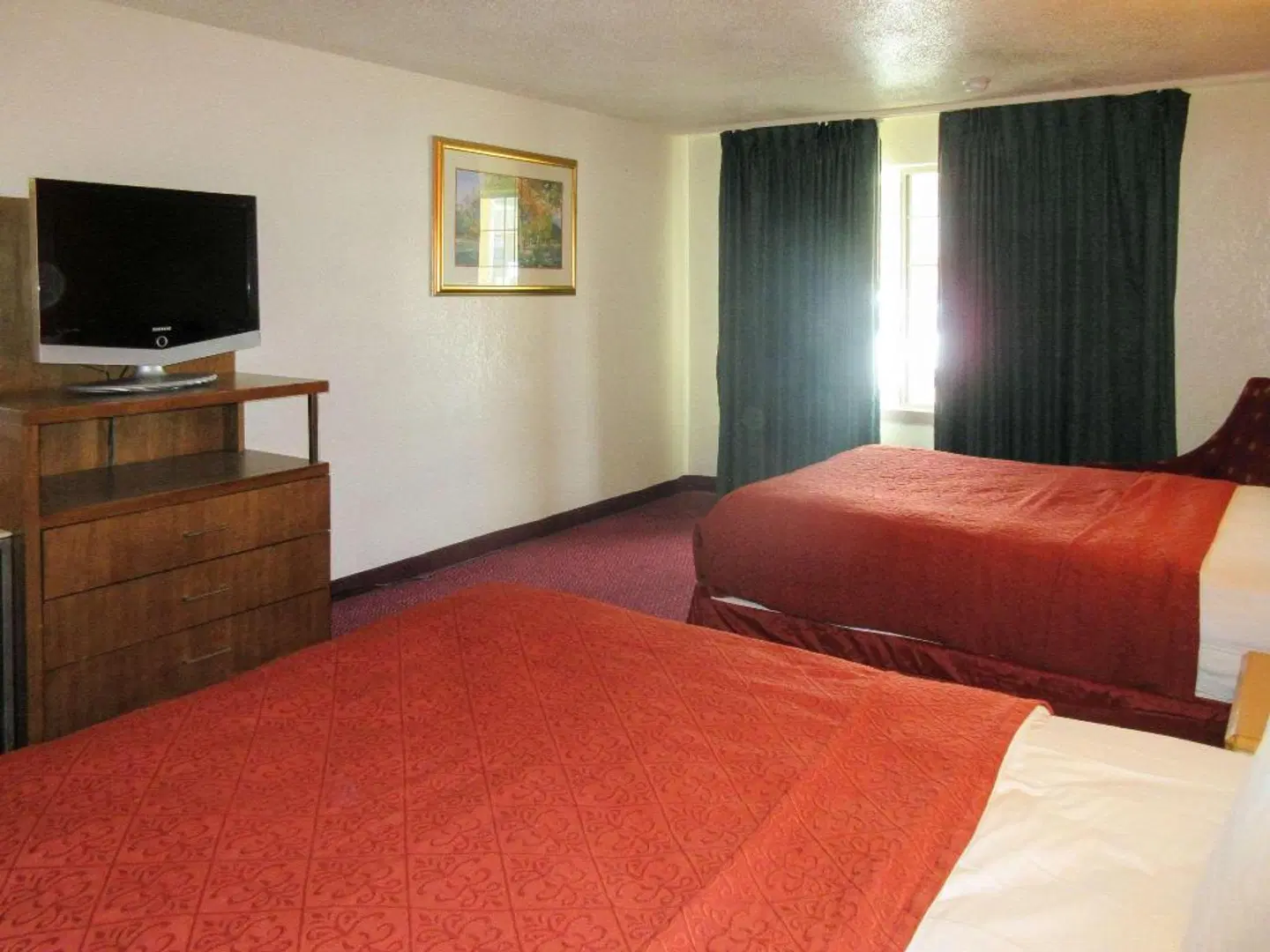 Rodeway Inn & Suites ROOM_EXAMPLE