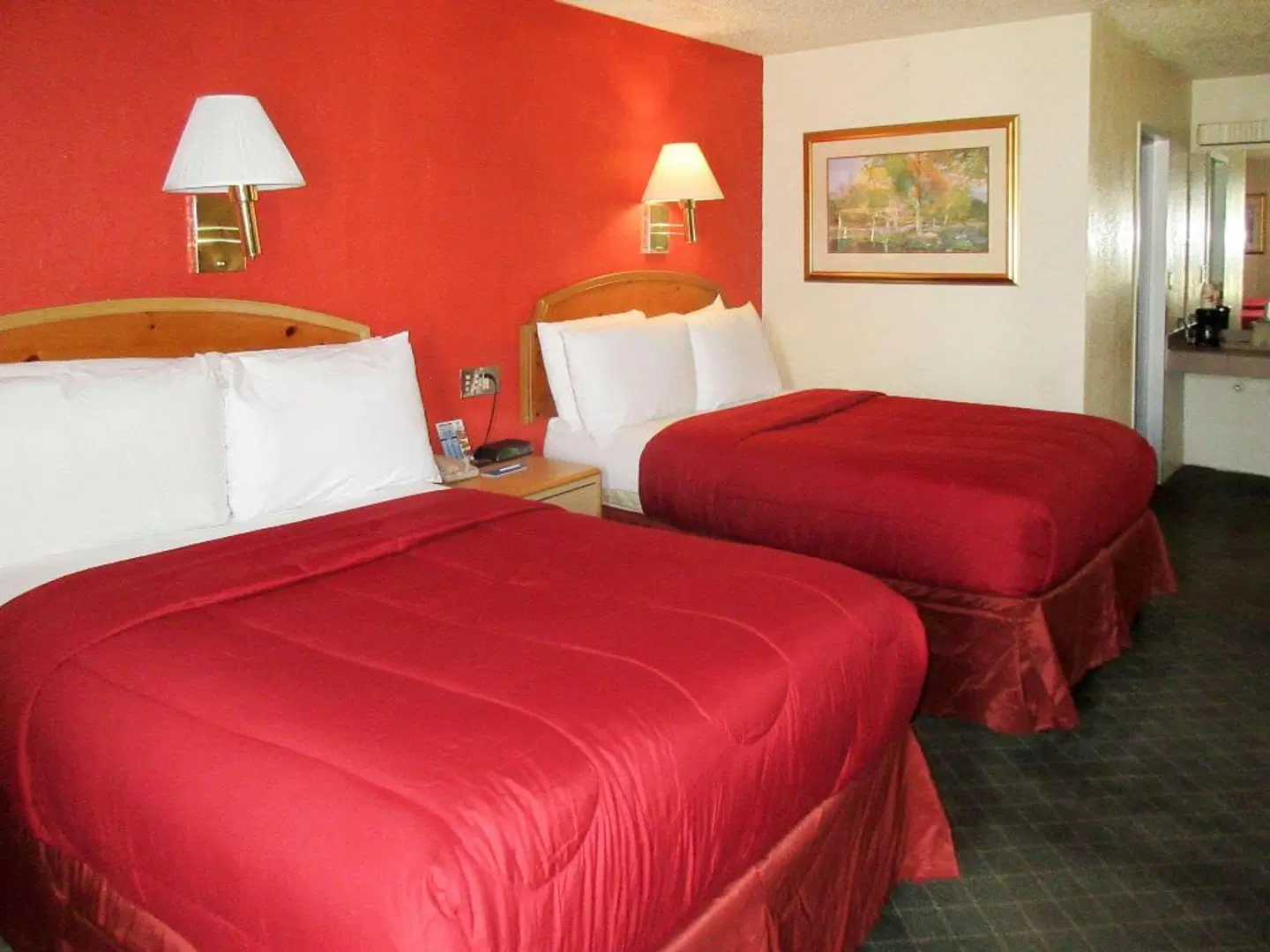Rodeway Inn & Suites ROOM_EXAMPLE