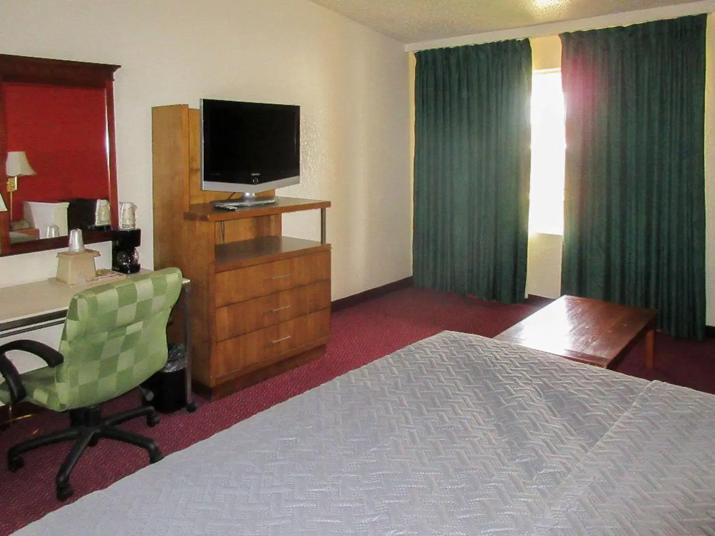 Rodeway Inn & Suites ROOM_EXAMPLE