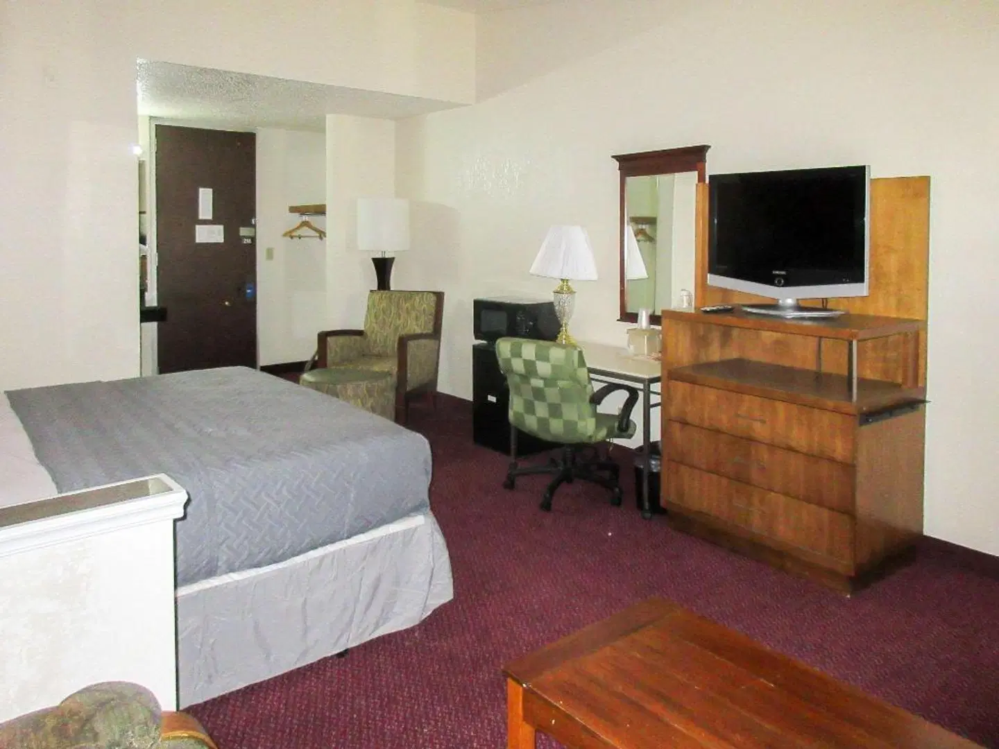Rodeway Inn & Suites ROOM_EXAMPLE