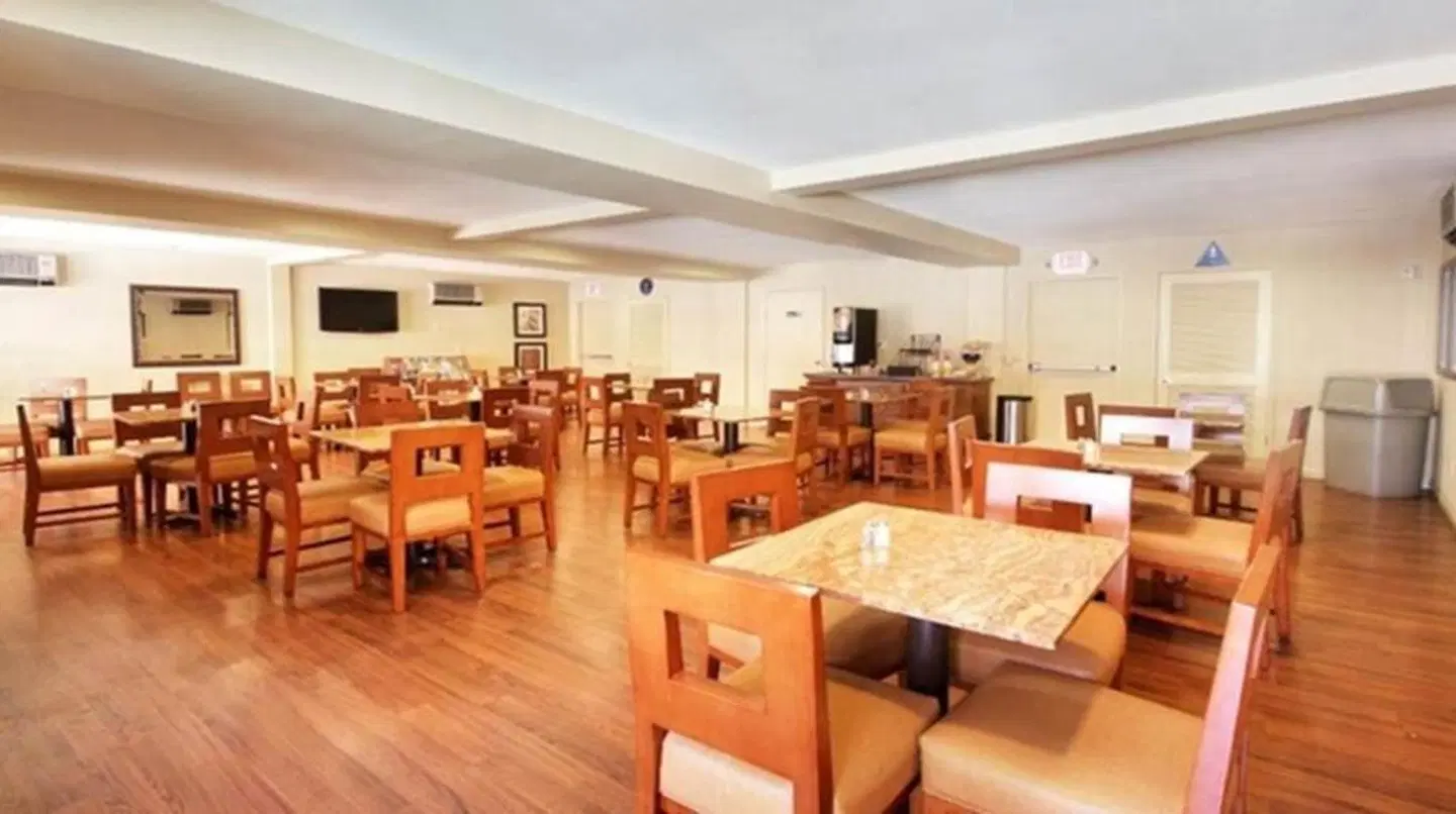 Days Inn by Wyndham San Diego Near Sea World Restaurant