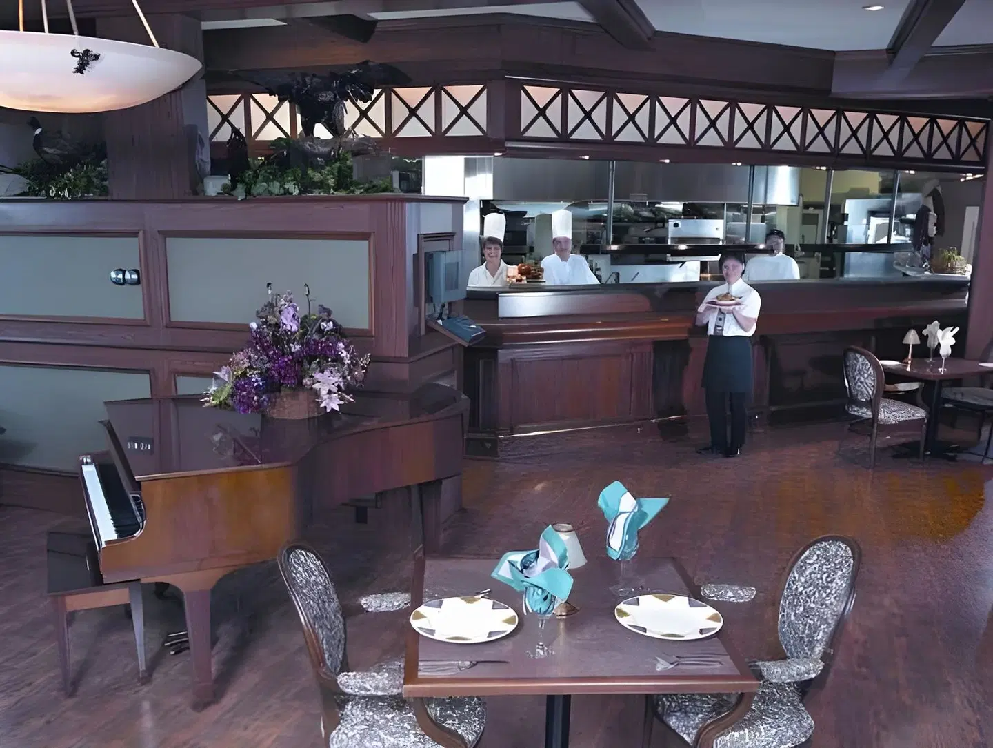 Crest Hotel Restaurant