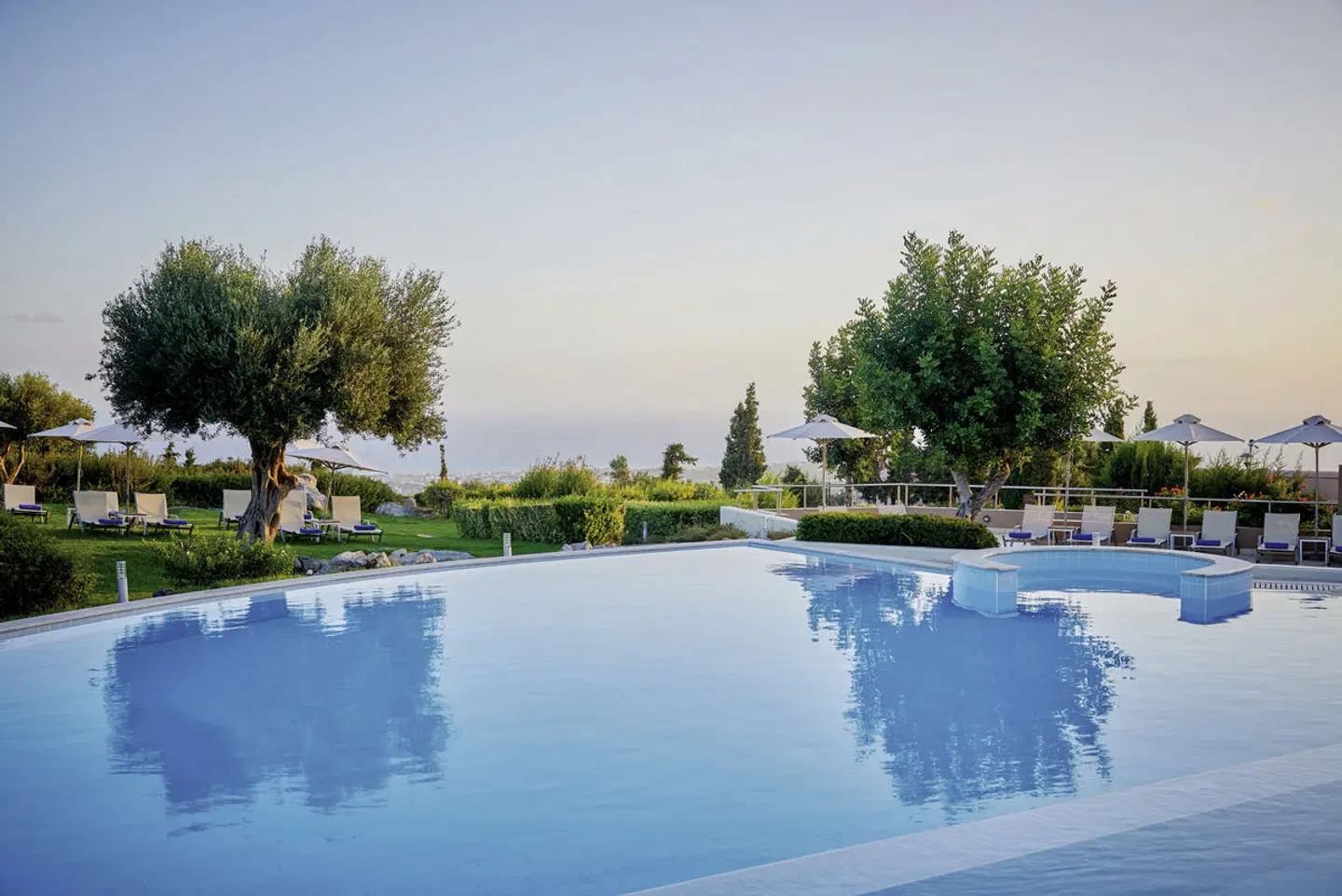 Village Heights Resort OUTDOOR_POOL