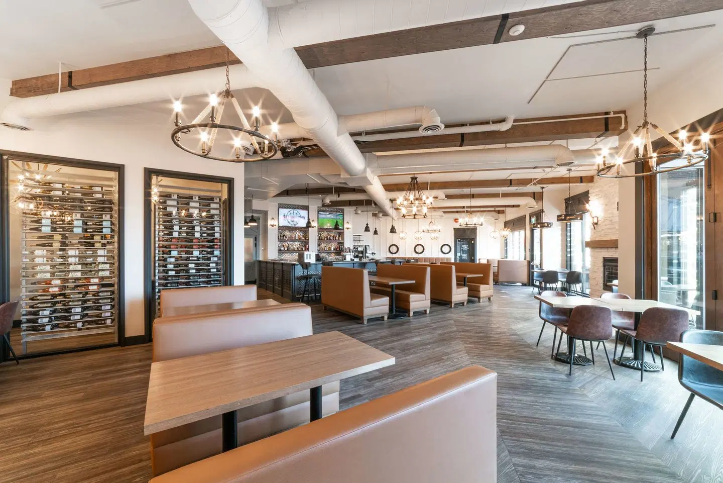 Prestige Lakeside Resort Bar