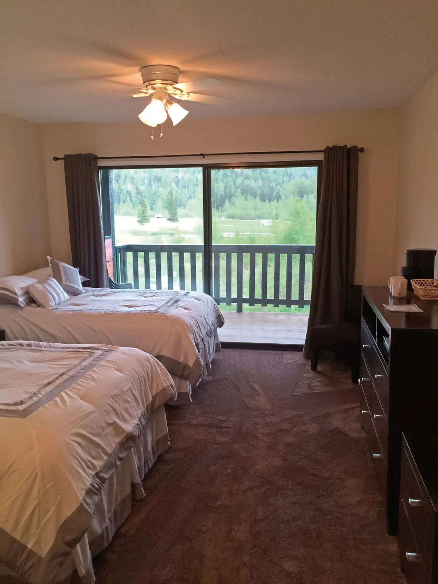 Helmcken Falls Lodge ROOM_EXAMPLE