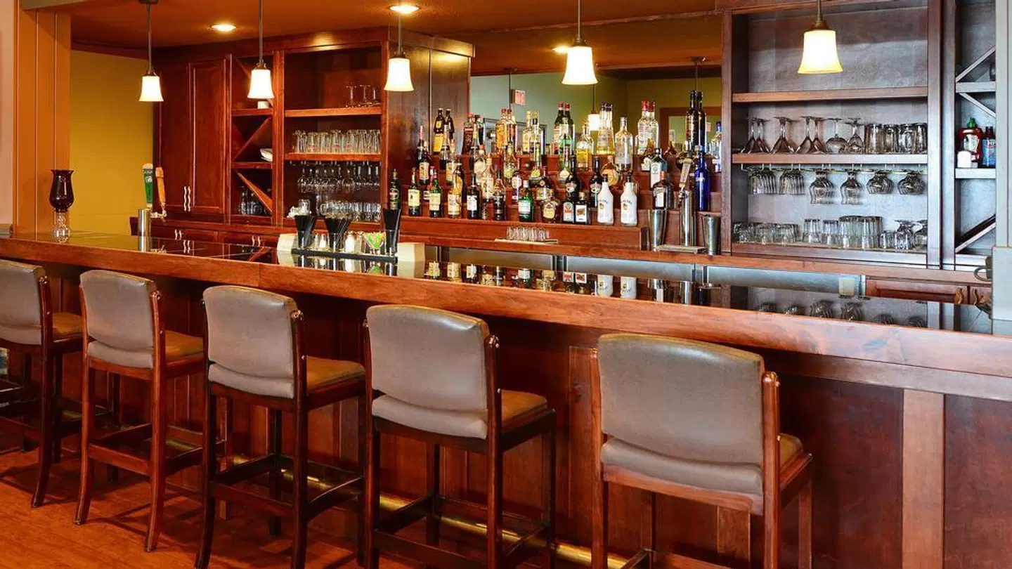 Prestige Inn Golden Bar