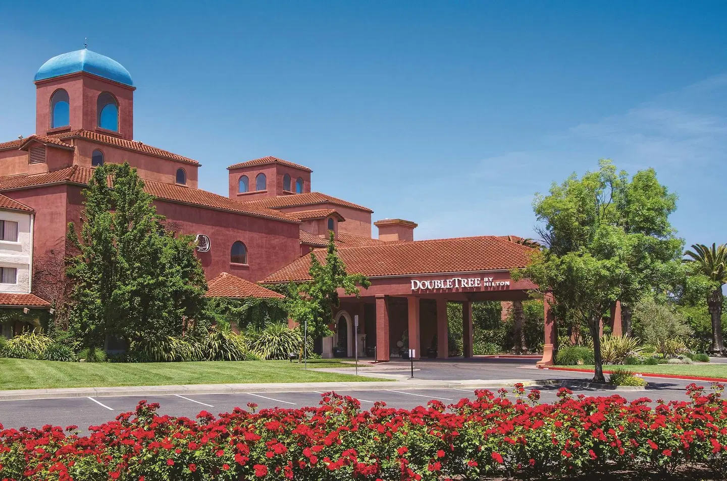 DoubleTree by Hilton Sonoma Wine Country EXTERIOR