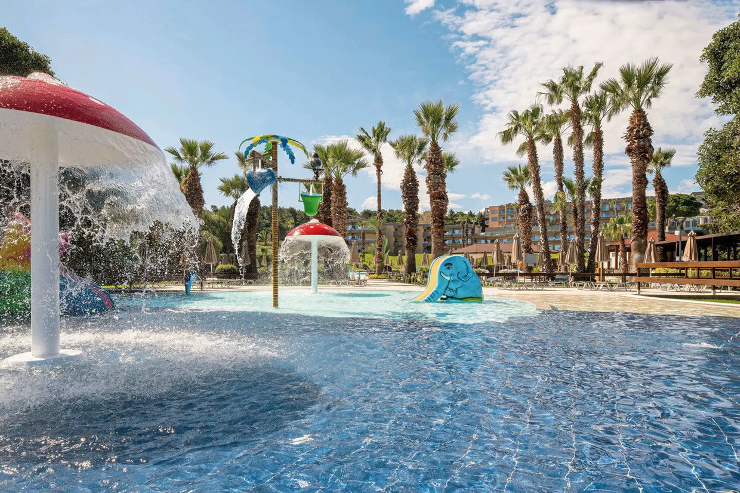 Kresten Palace Hotel OUTDOOR_POOL