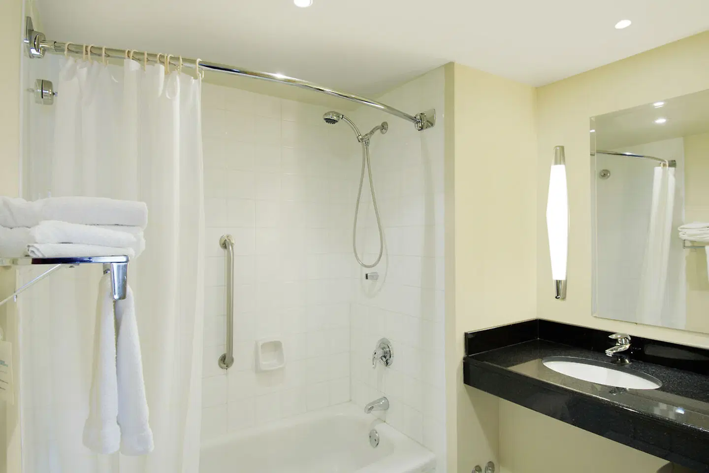 Novotel Montreal Centre Badezimmer