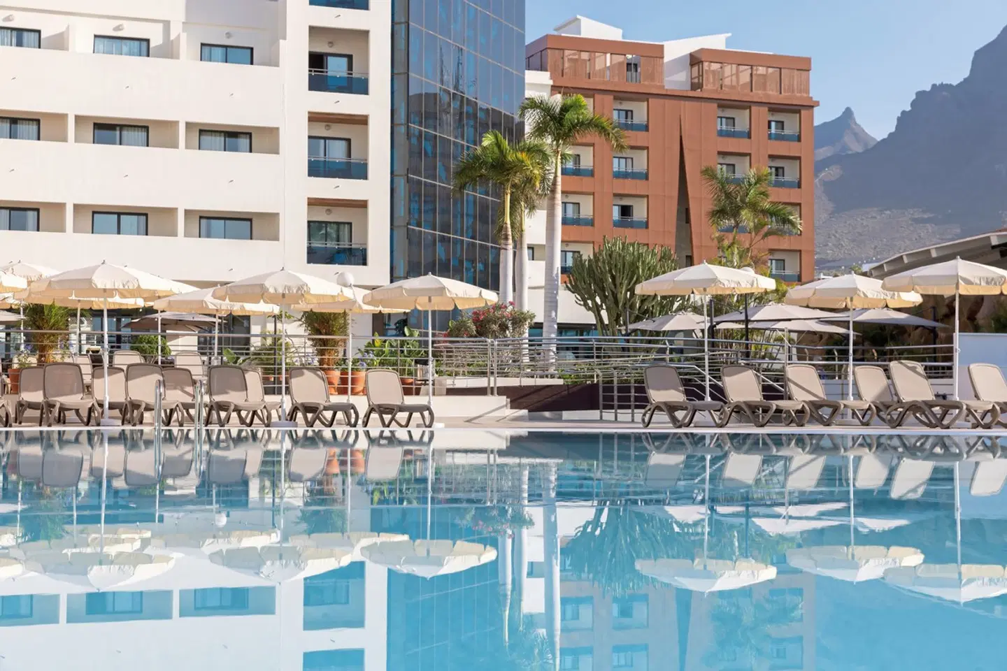 AluaSoul Costa Adeje OUTDOOR_POOL