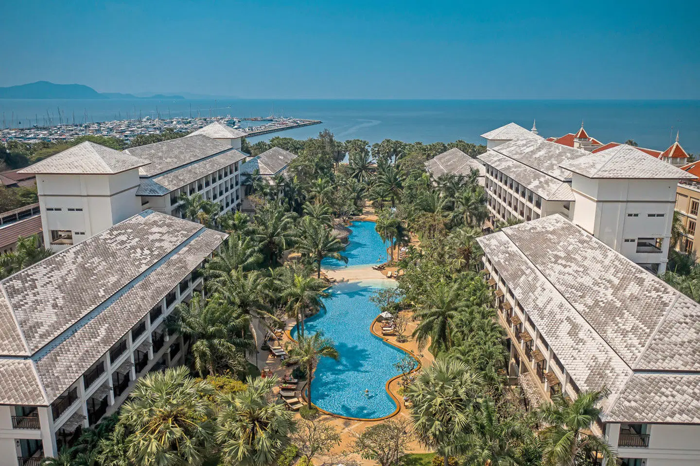 Ravindra Beach Resort & Spa LANDSCAPE