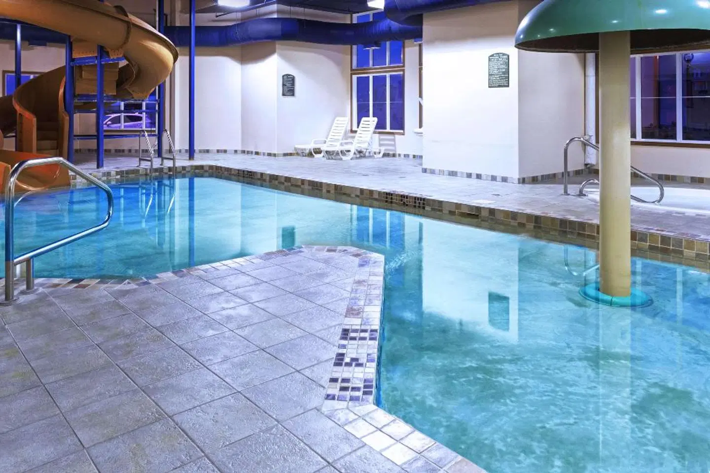 Super 8 by Wyndham Caraquet Hallenbad