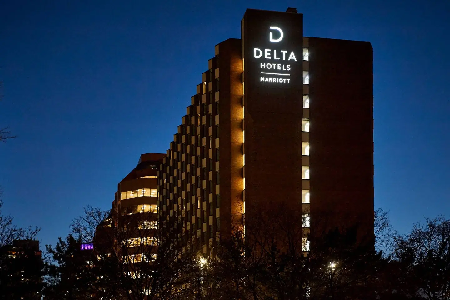 Delta Hotels by Marriott Toronto Mississauga EXTERIOR