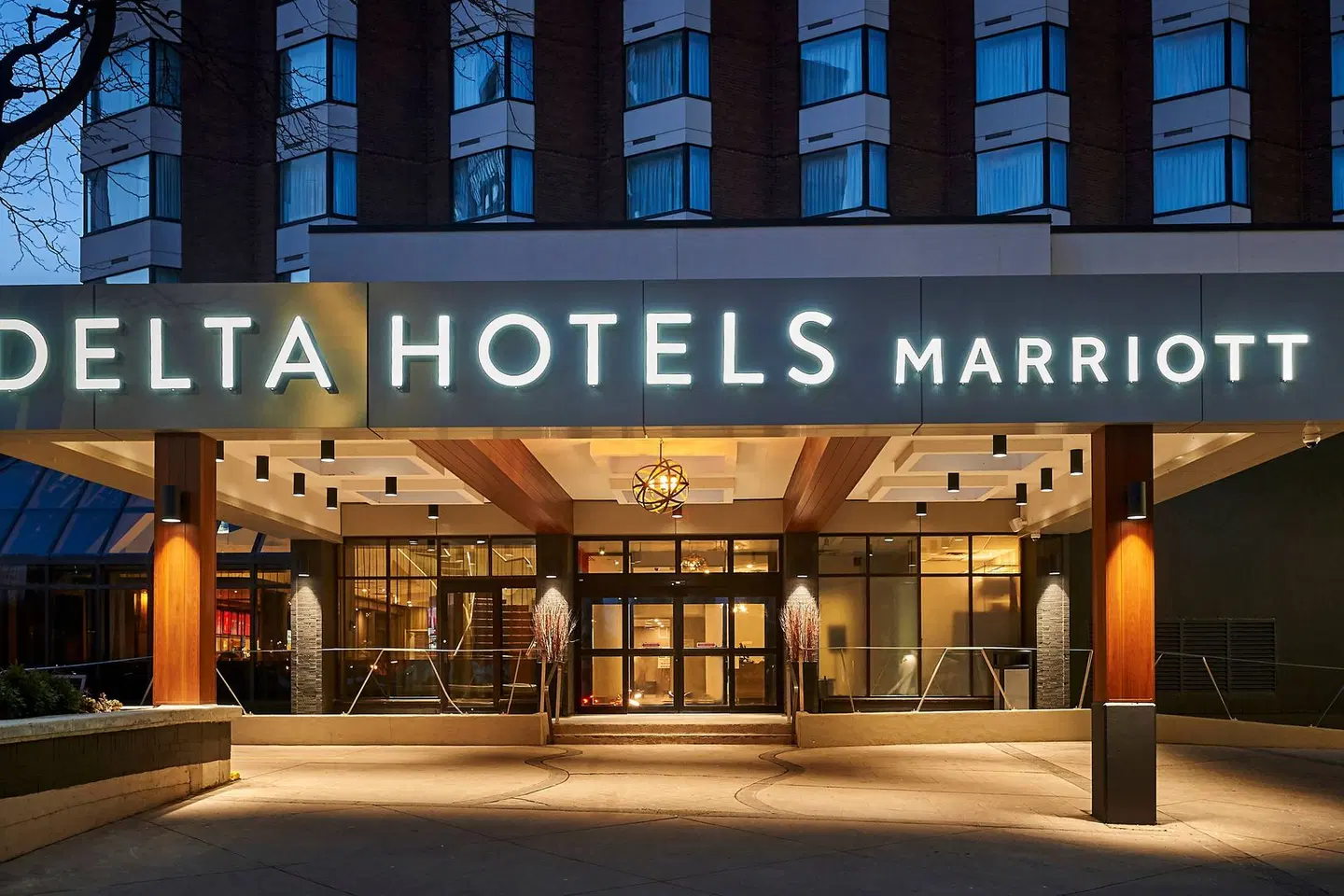 Delta Hotels by Marriott Toronto Mississauga EXTERIOR