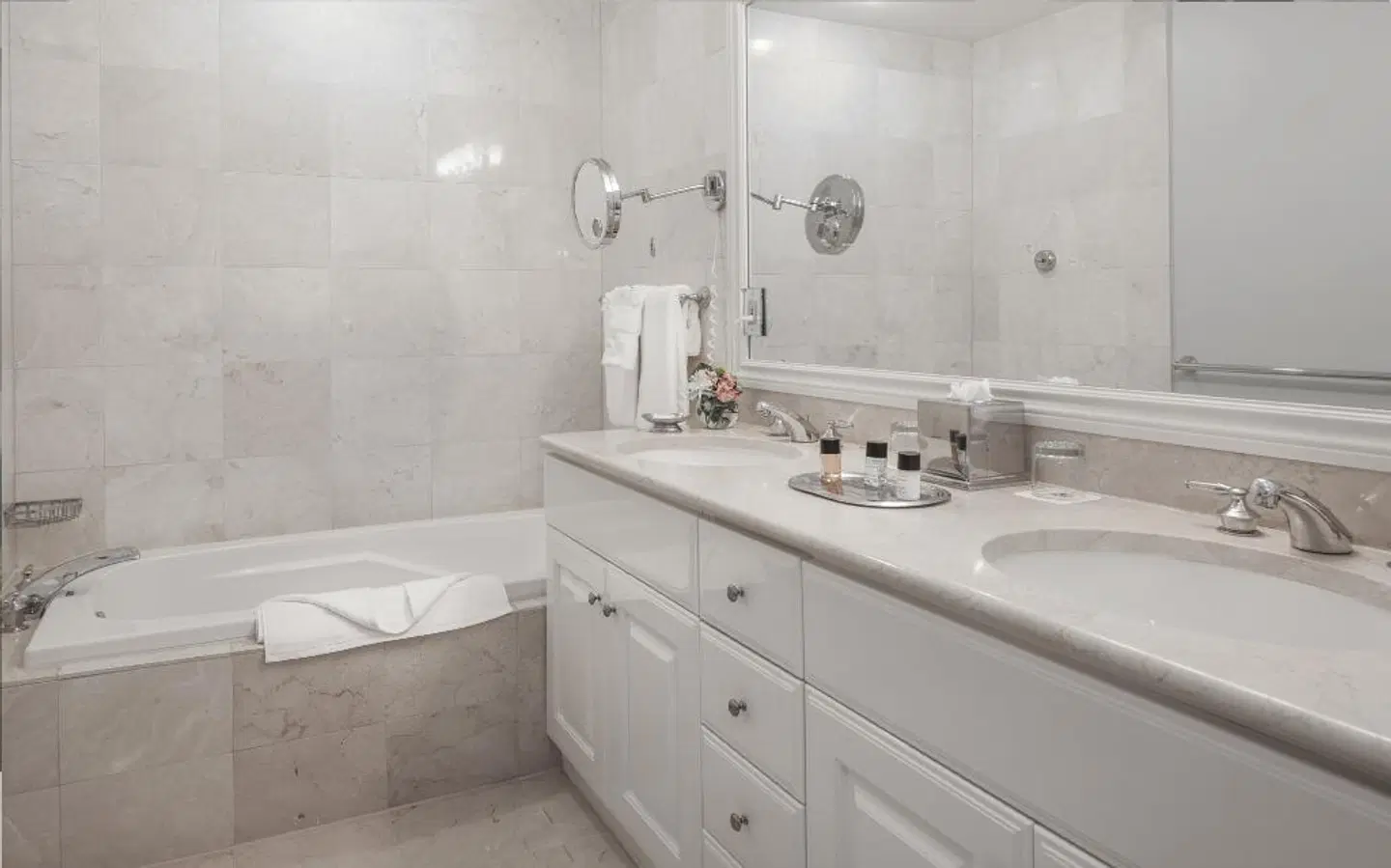 Marco Beach Ocean Resort Badezimmer