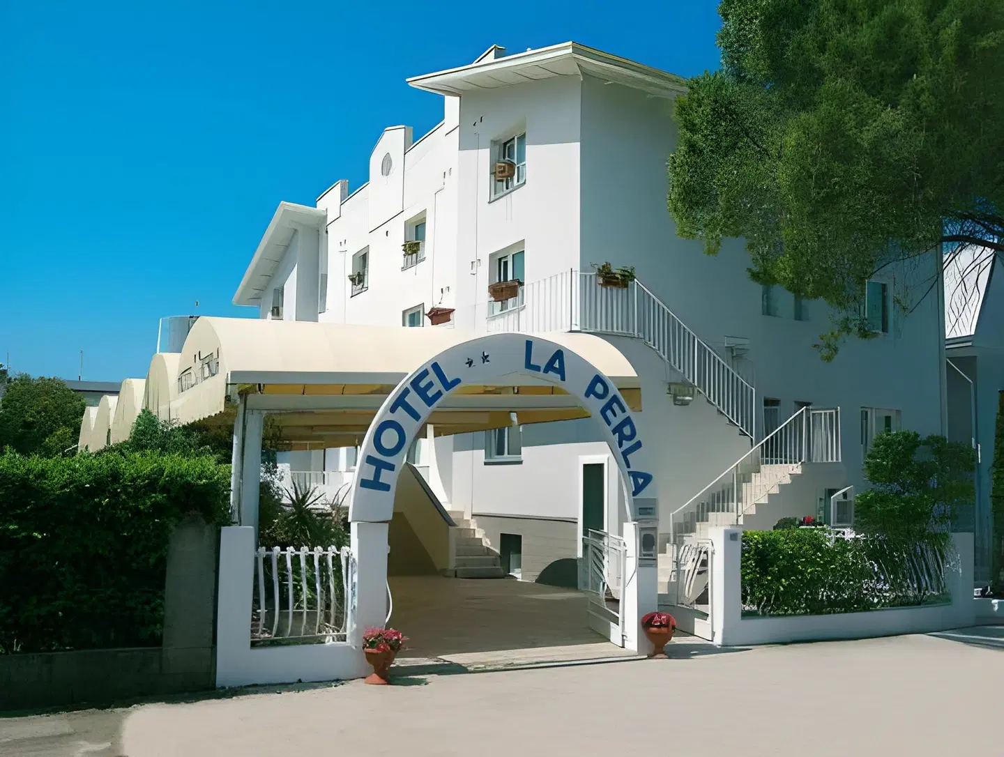 Hotel La Perla EXTERIOR