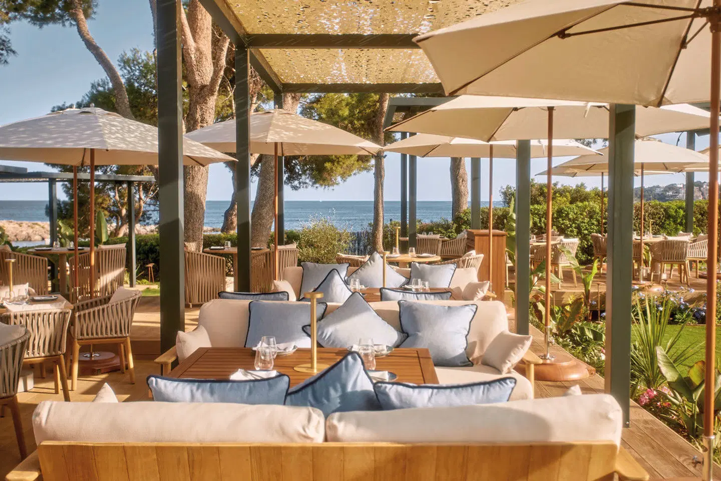 The St. Regis Mardavall Mallorca Resort Terrasse