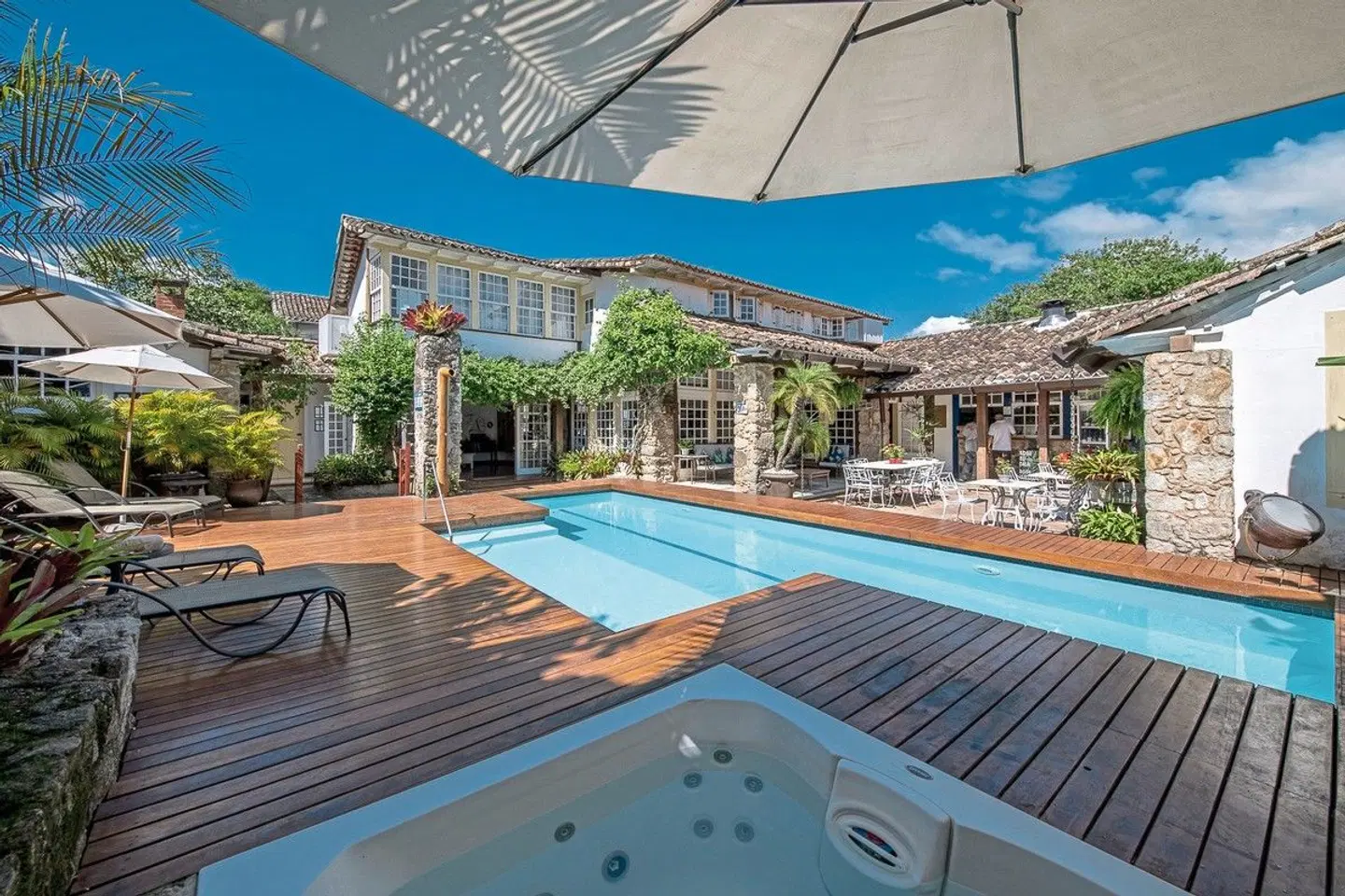 Sandi Hotel OUTDOOR_POOL