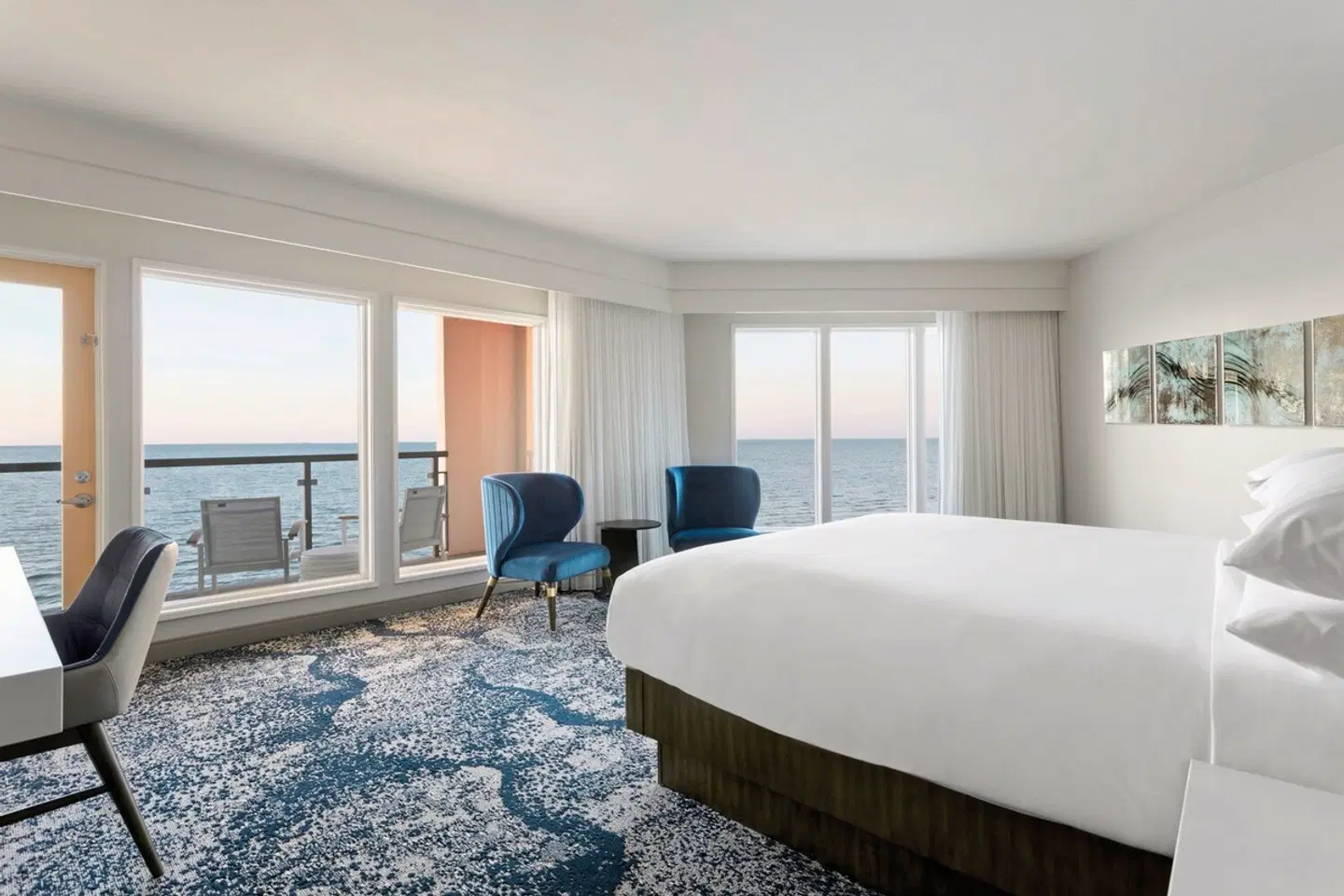 Delta Hotels Virginia Beach Waterfront ROOM_EXAMPLE