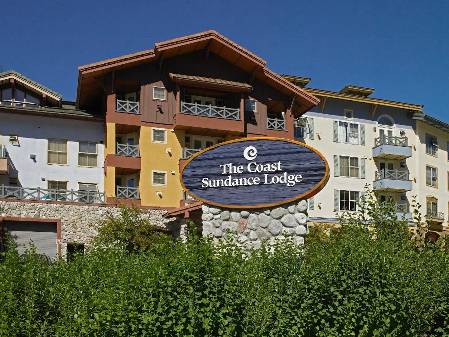 Sun Peaks Resort - Coast Sundance Lodge EXTERIOR