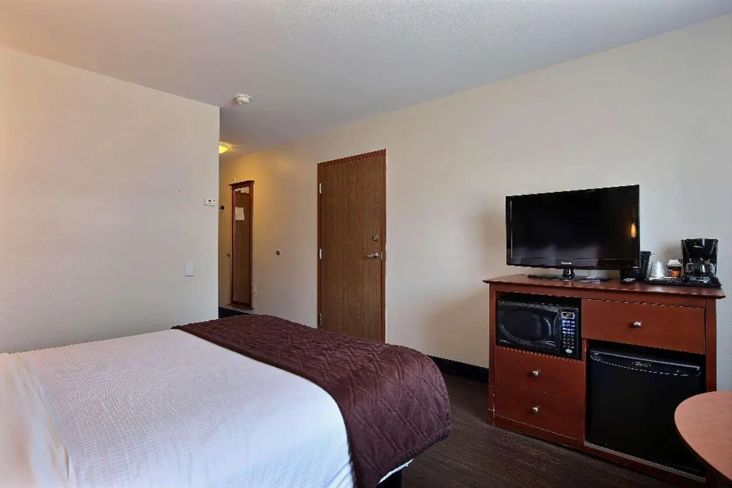 Super 8 by Wyndham Trois-Rivieres ROOM_EXAMPLE