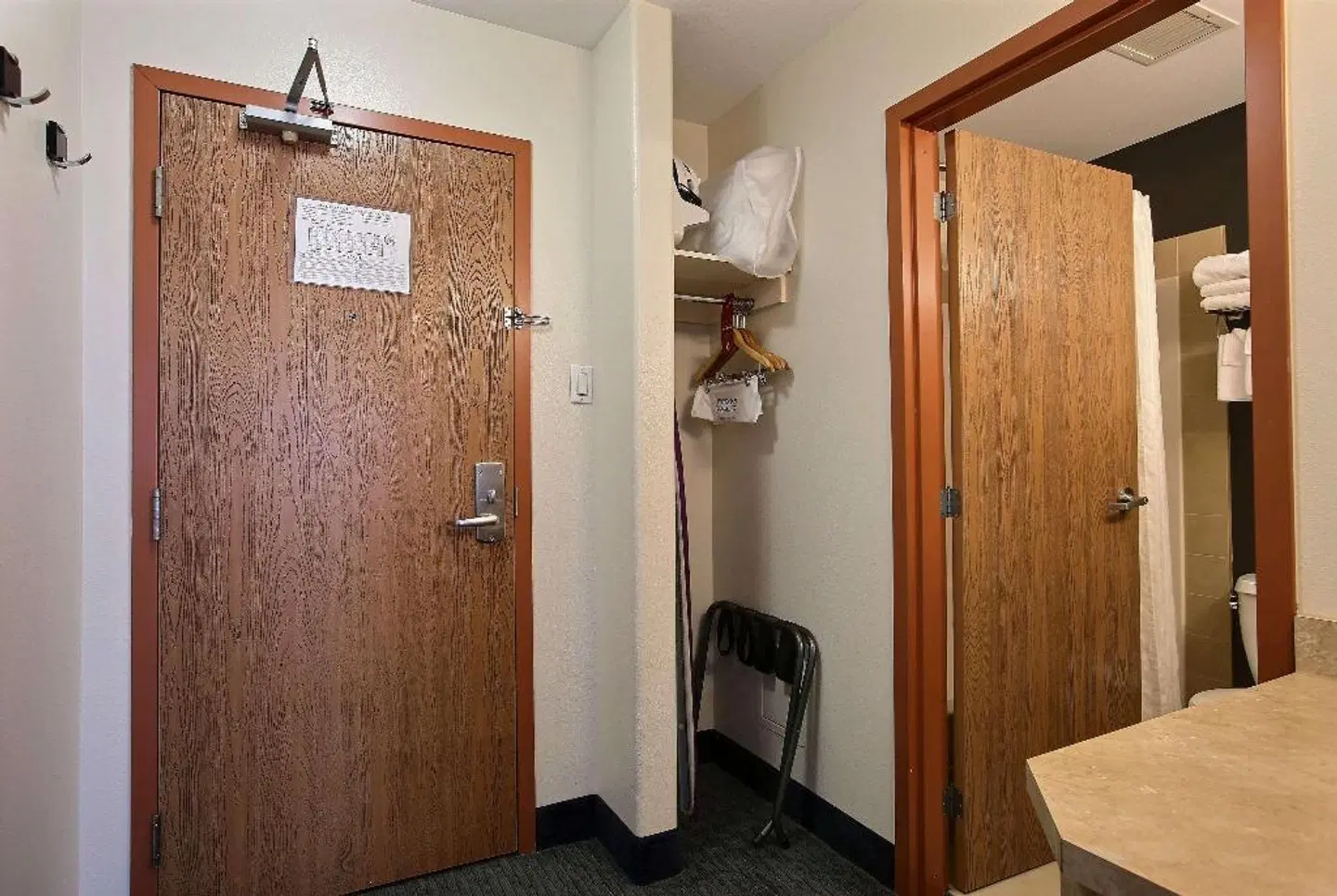 Super 8 by Wyndham Trois-Rivieres ROOM_EXAMPLE