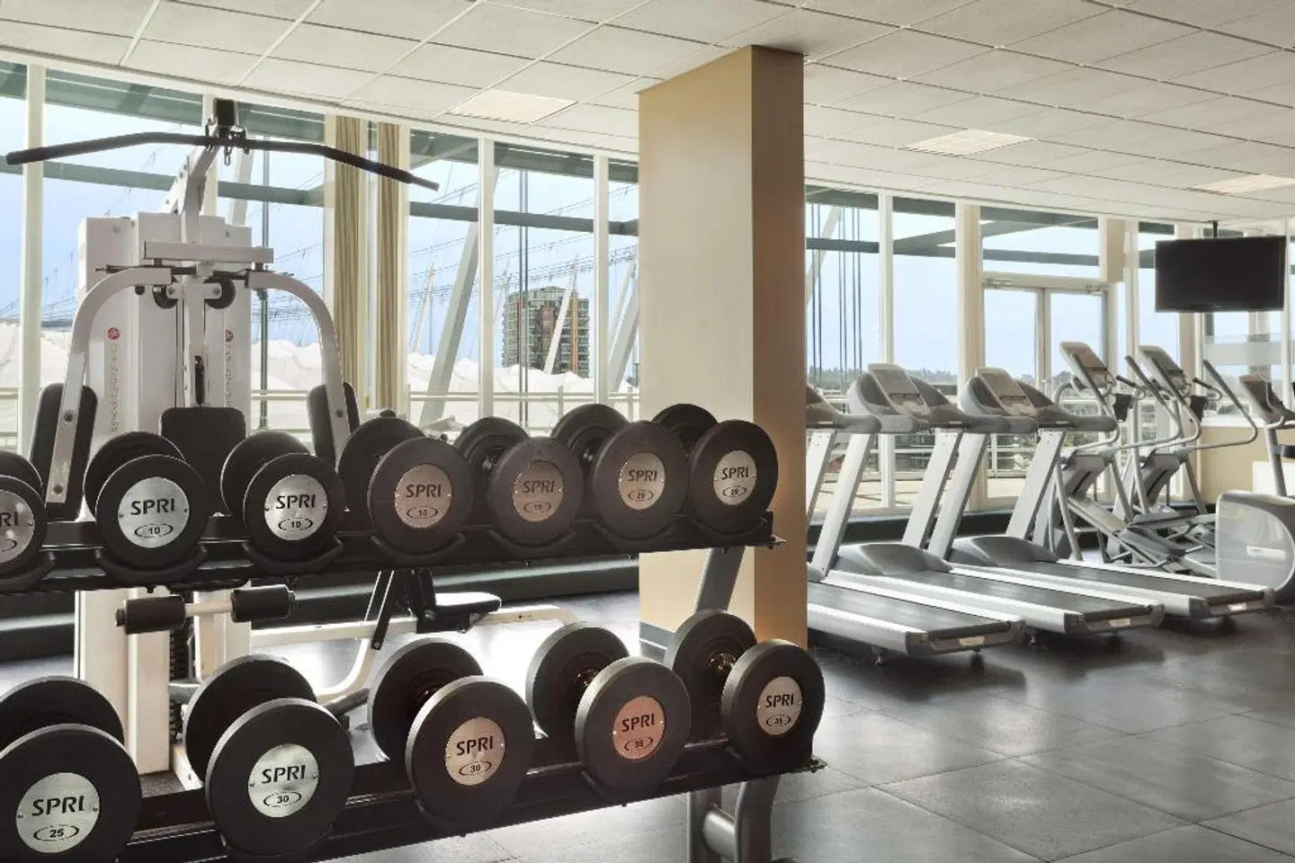 Hampton Inn & Suites by Hilton Vancouver-Downtown SPORTS_AND_LEISURE