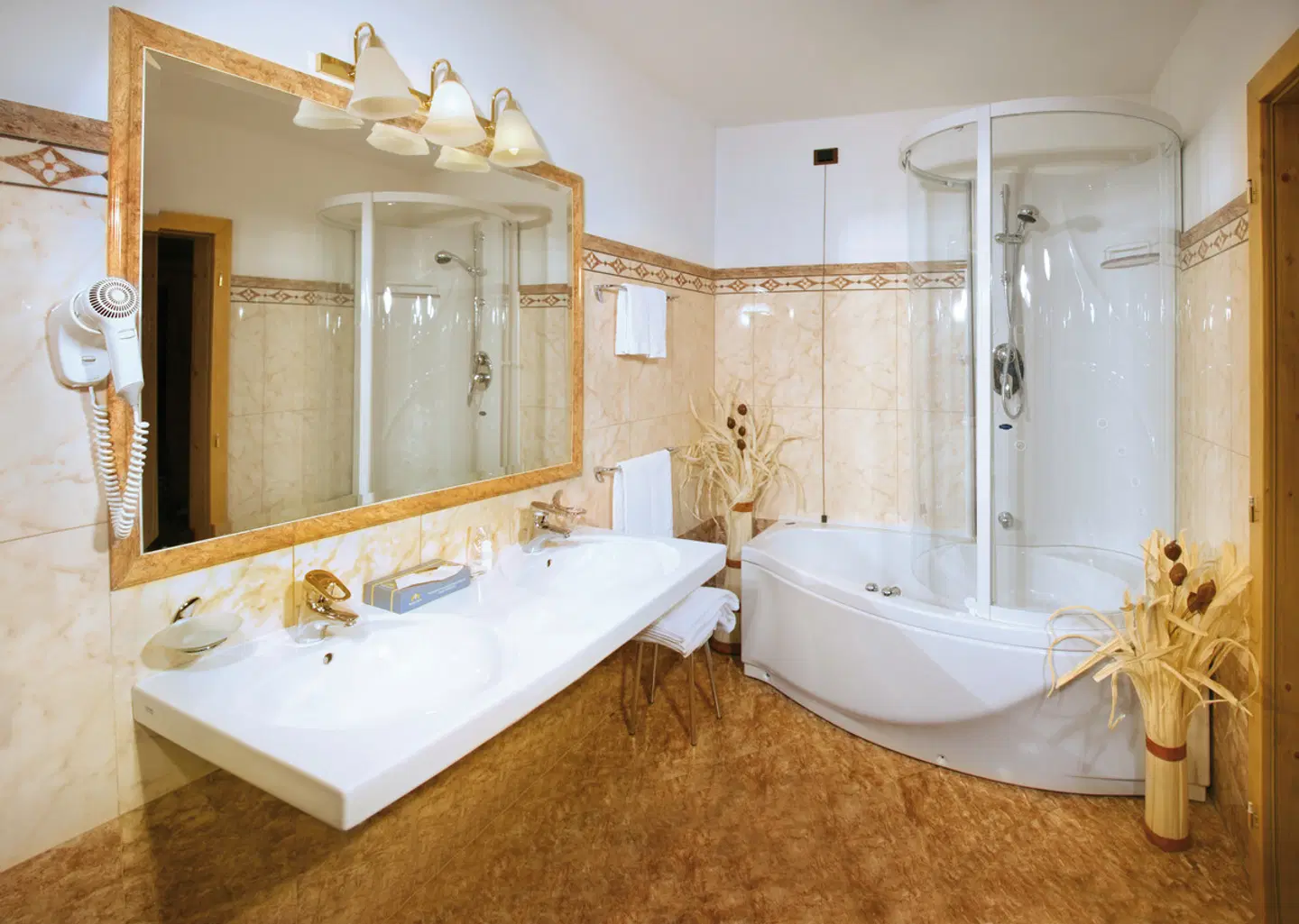 Park Hotel & Club Diamant Romantik Badezimmer