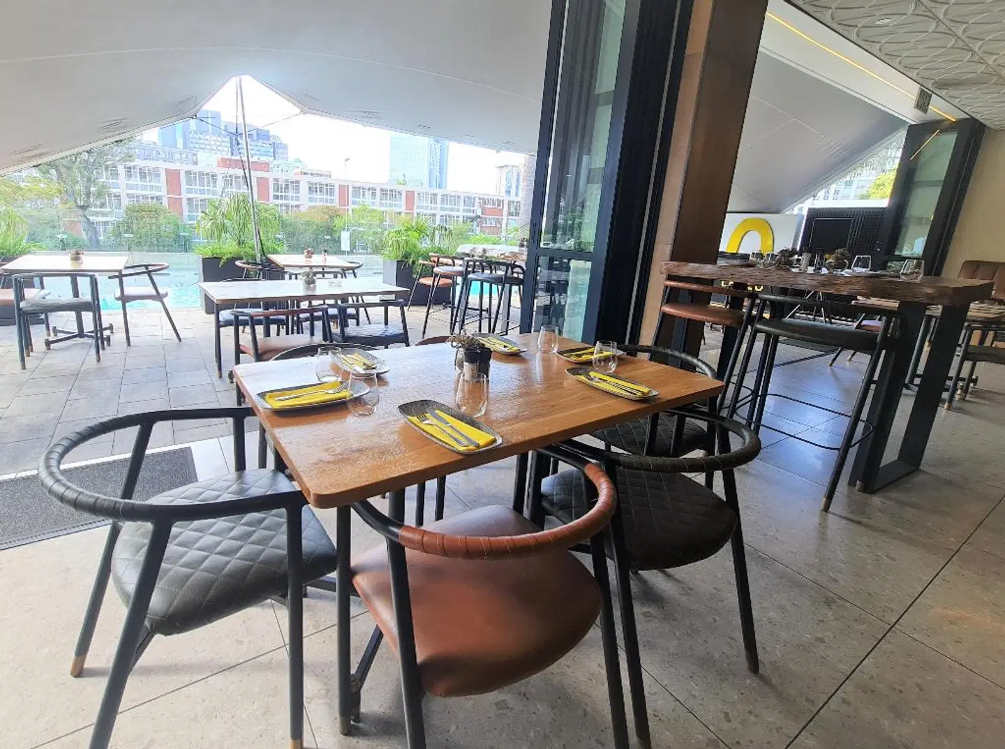 MINT Hotel 84 On Katherine Bar