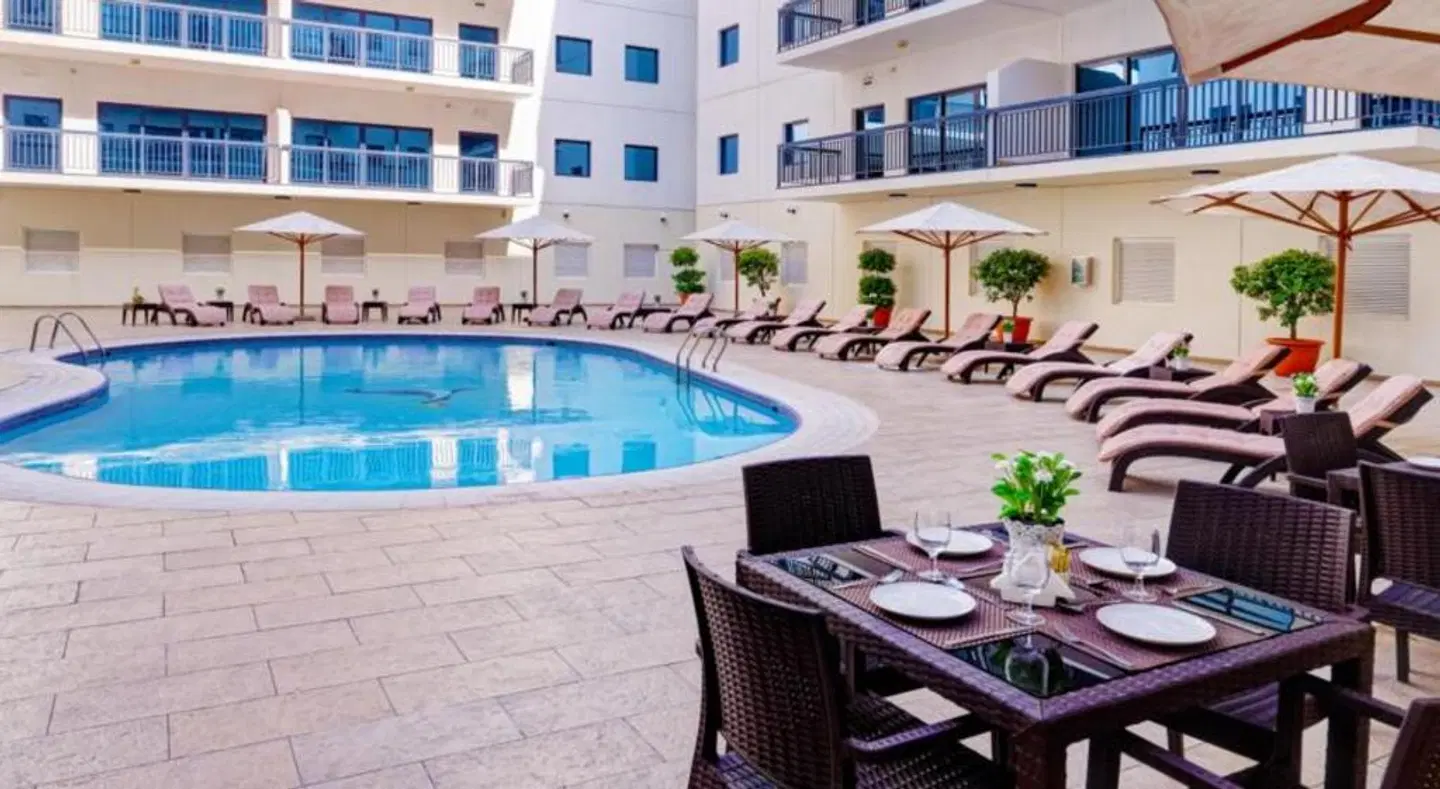 Golden Sands Hotel Apartments OUTDOOR_POOL