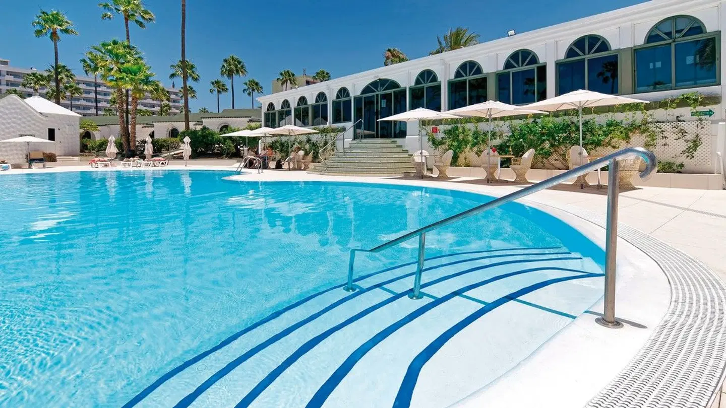 Parque del Paraiso II OUTDOOR_POOL