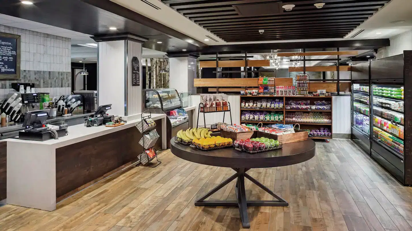 DoubleTree by Hilton Hotel Denver Bar