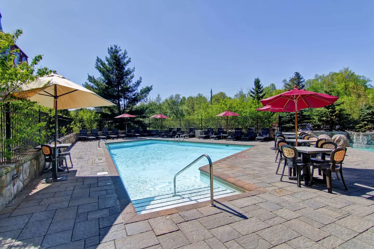 Homewood Suites by Hilton Mont-Tremblant Resort OUTDOOR_POOL