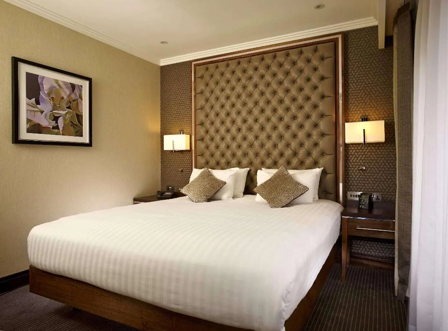 DoubleTree by Hilton Hotel London - Victoria ROOM_EXAMPLE