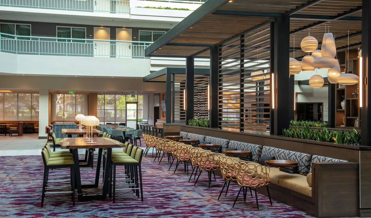 Embassy Suites by Hilton Walnut Creek Bar