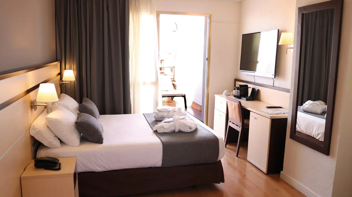 Golden Port Salou & Spa ROOM_EXAMPLE