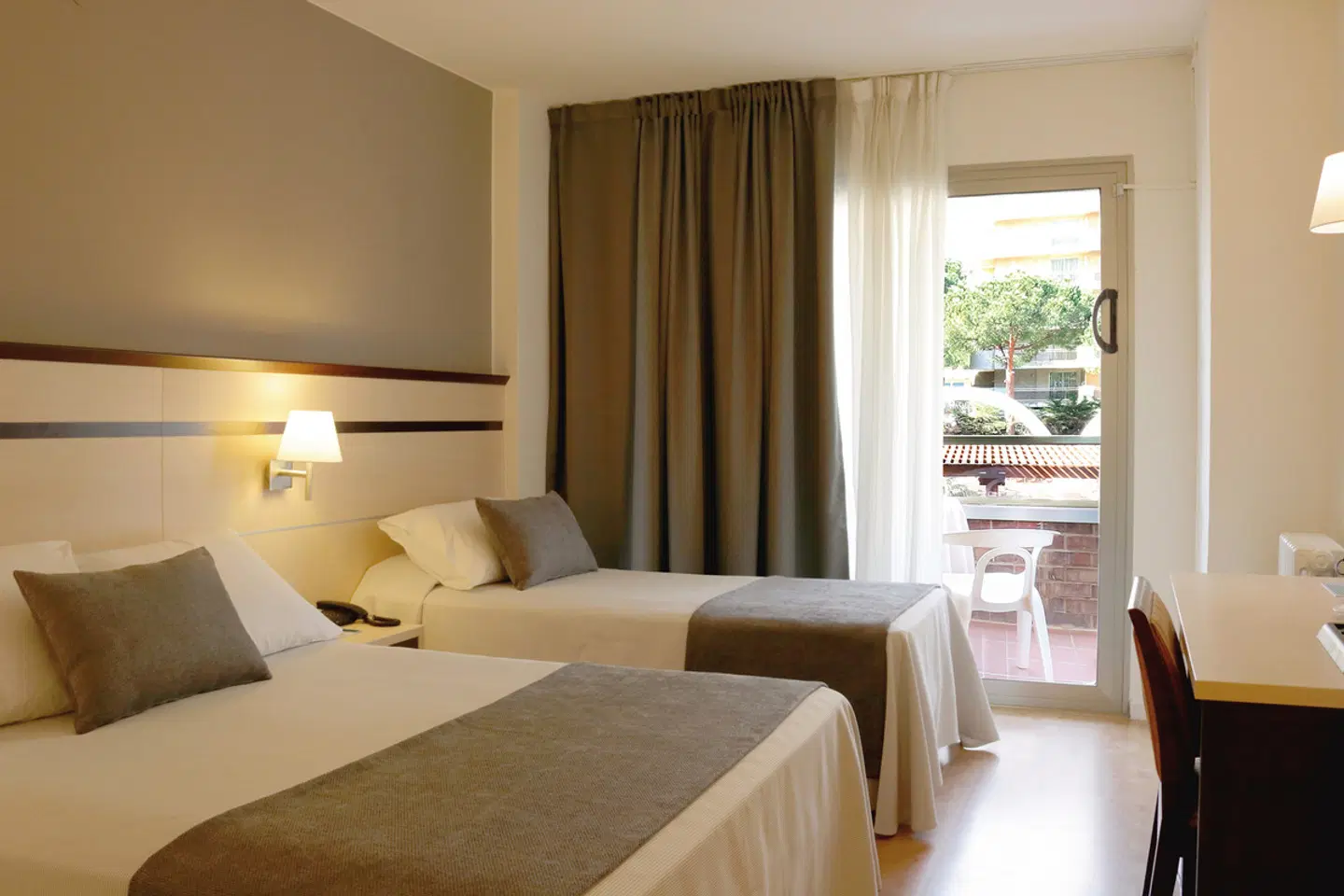 Golden Port Salou & Spa ROOM_EXAMPLE