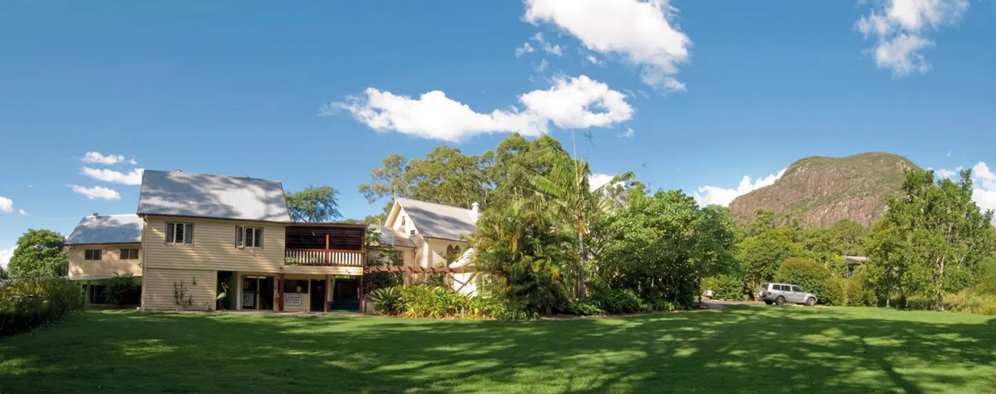 Glass House Mountains Ecolodge EXTERIOR