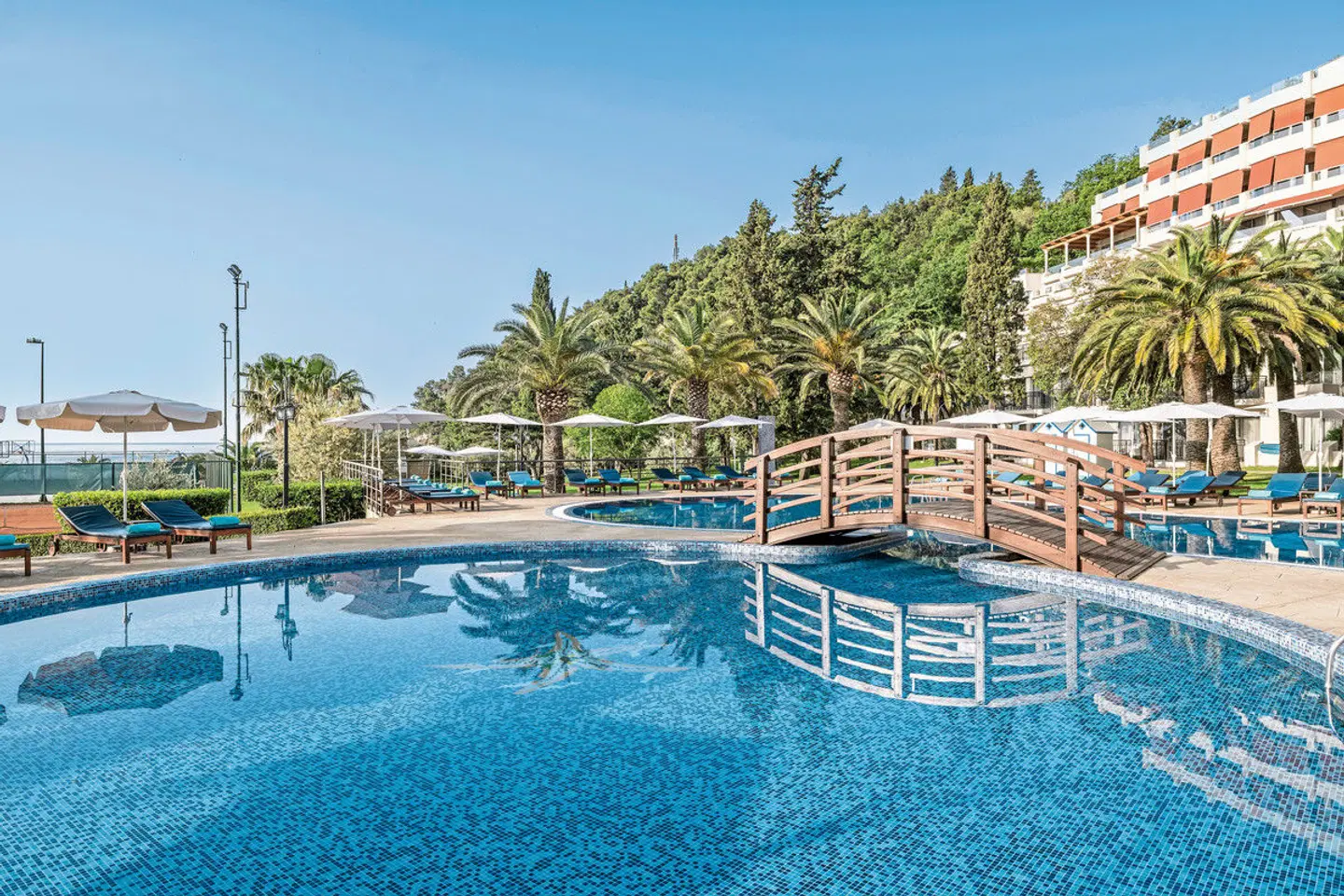 Iberostar Waves Bellevue OUTDOOR_POOL
